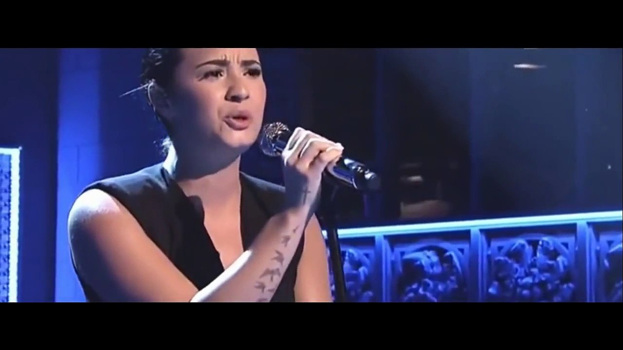 Demi Lovato Performs Stone Cold on Saturday Nig...