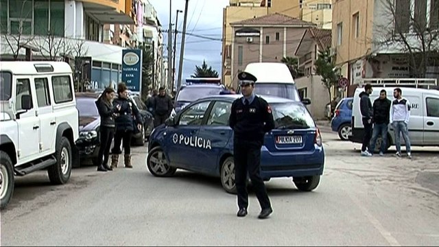 PAMJET EKSKLUZIVE TE PAKOS EKSPLOZIVE QE BIE NGA MAKINA E BIZNESMENIT LAJM