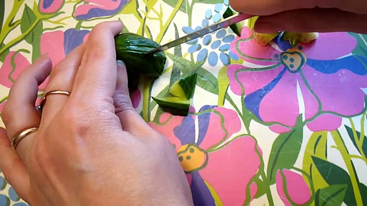 Цветы из огурца. Украшения из овощей. Decoration Of Vegetables