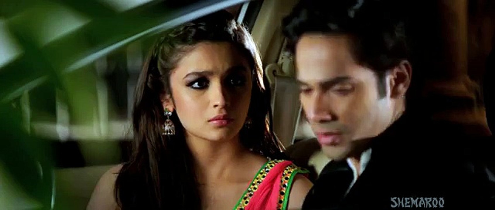 Alia Bhatt kissing  with Varun Dhawan   Humpty Sharma Ki Dulhania