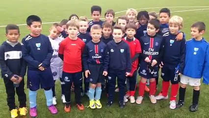 Les jeunes joueurs de foot de Trélissac chantent pour supporter leur équipe contre l'OM