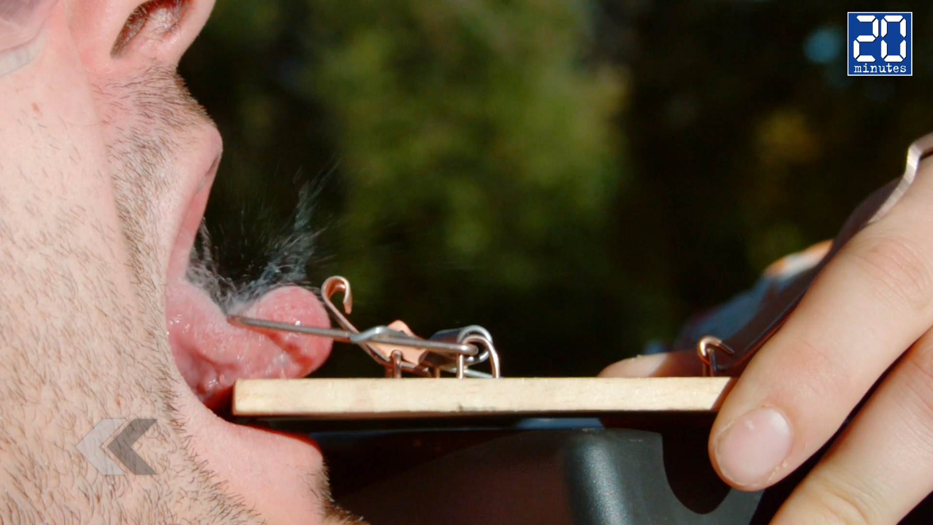 ⁣Une tapette à souris sur la langue en slow-mo ! - Le rewind du mercredi 10 février 2016.