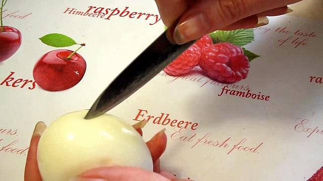 Цветок из яйца. Украшения из продуктов. Как красиво нарезать яйцо!