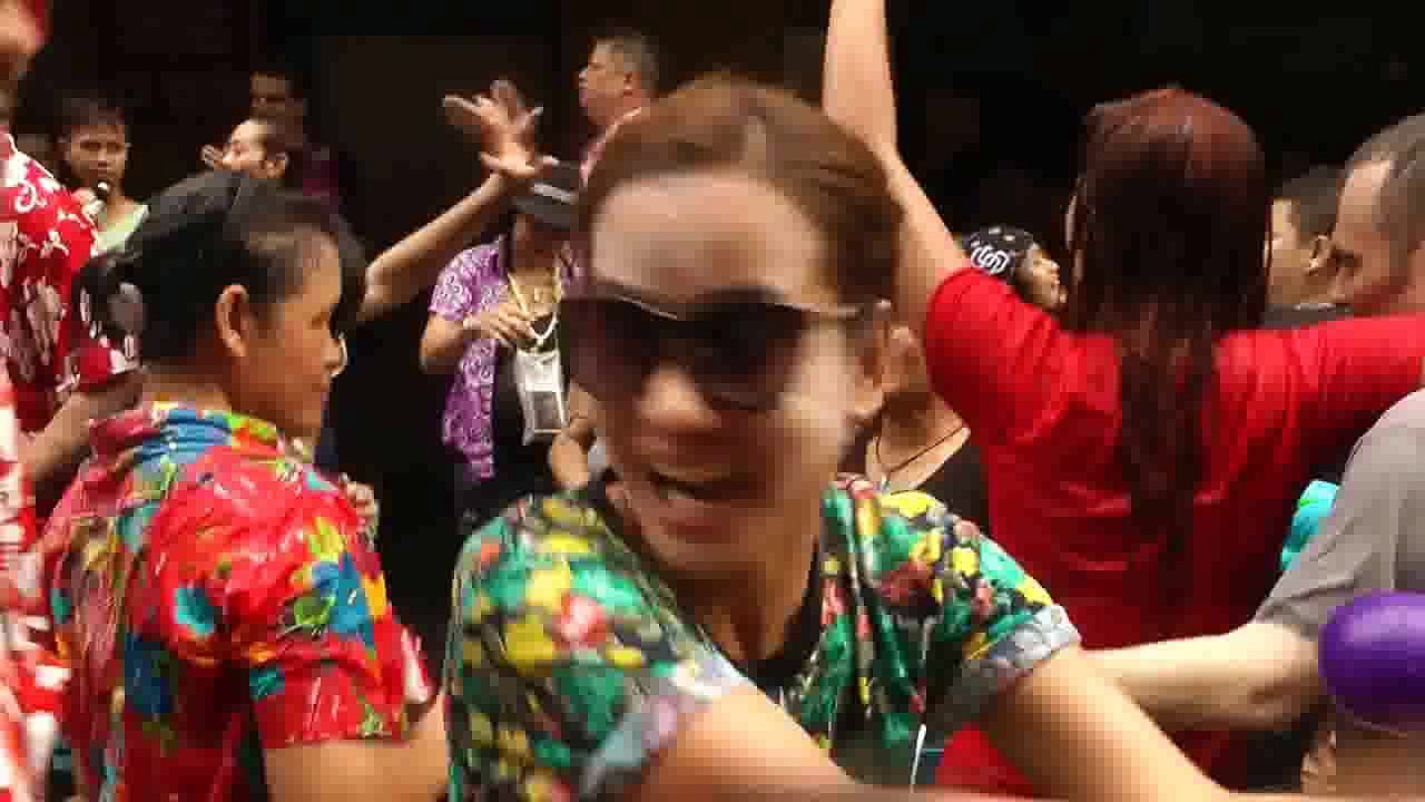 SONGKRAN WATER FESTIVITIES SOI COWBOY BANGKOK 2015 (3)