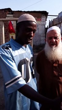 الدعوة الى الله في شوارع اوغندا ( وإعتناق اﻹسلام على ايدي الاحباب العرب ، حفظهم الله عزوجل