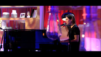 joyce jonathan en Live Web avec  "je plonge" -  C à vous - 10/02/2016