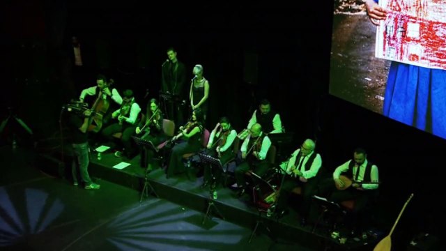 Kubat ve Emre Belözoğlu'nun müthiş düeti (Telli Turnam) HD