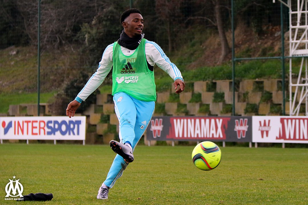 Nkoudou travaille ses tirs au but