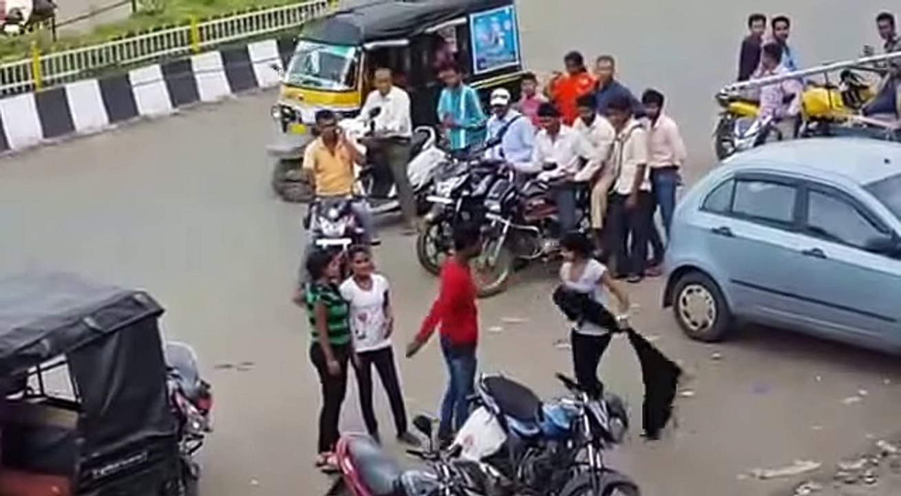 Indian Desi Girls Fighting On Street