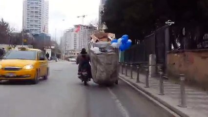 Kağıt toplayıcısının çocuğu ile tehlikeli yolculuğu