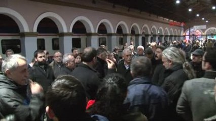 İzmir - Ankara Garı'ndaki Bombalı Saldırıyı Protesto Eden Gruba Müdahale: 16 Gözaltı