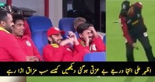 How Pakistani Players are making Fun of Azhar Ali After Dropping the Catch