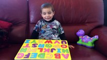 Enfant 3 ans chante chanson alphabet en français / Alphabet song / ABC in french