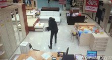 Un russe tente de voler un ordinateur portable dans un magasin