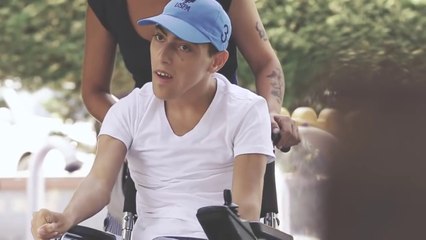 Sadece Gülümseyin Yeter