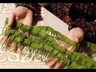 Descargar video: МК - елочка из гофрированной бумаги --- Master Class - Christmas tree made of corrugated paper