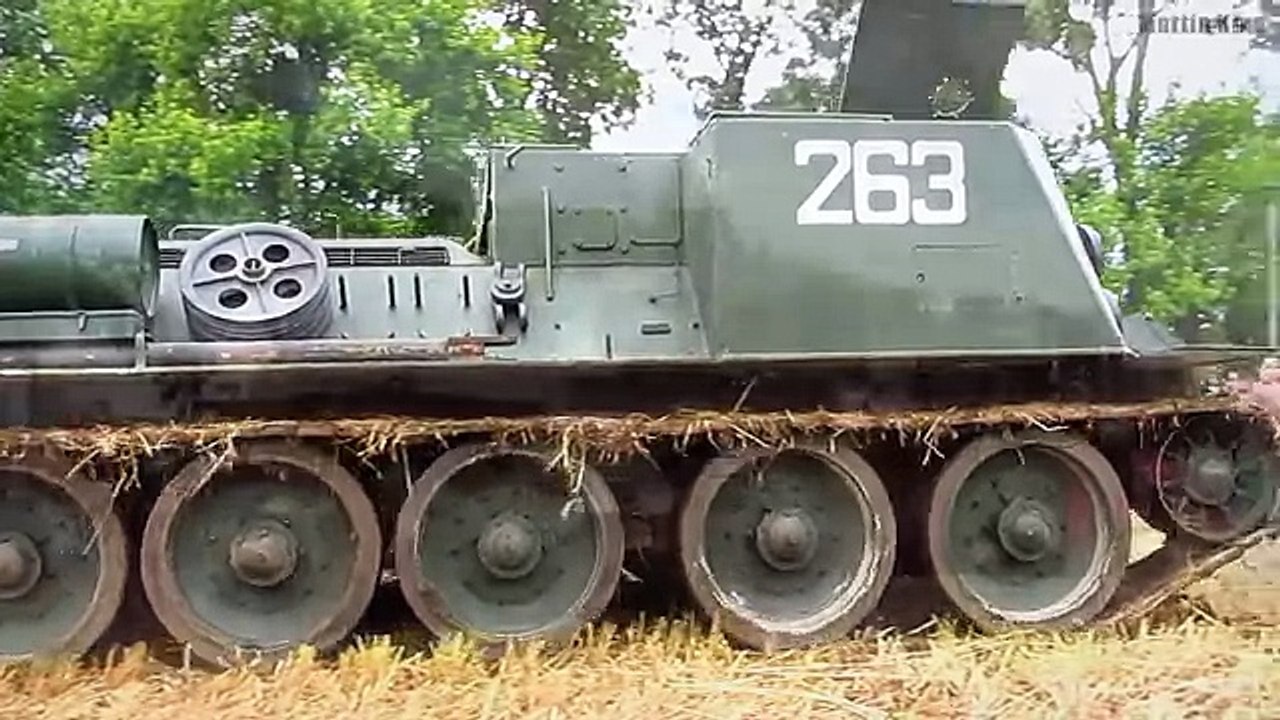 Кто сильнее- Бронемашина VT-34 vs Claas Xerion 5000