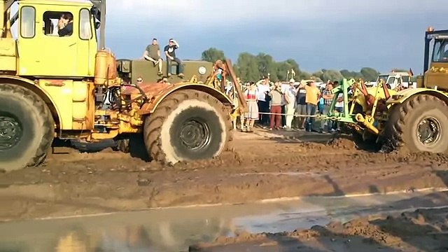Тракторы – Кировец К-700 vs Кировец К-700, кто сильнее-