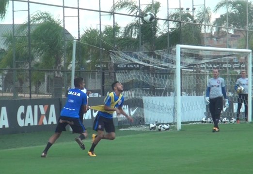 Olé! Joia do Timão dá belo chapéu durante treino