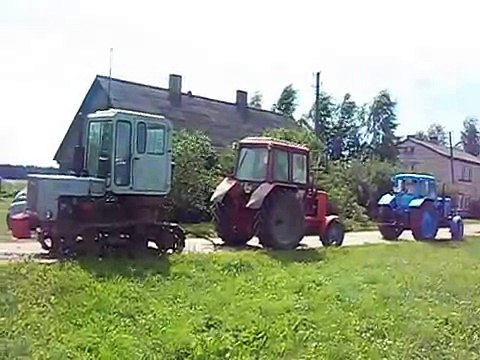 Тракторы, кто сильнее- Гусеничный Т-70 vs МТЗ 80 + МТЗ 52