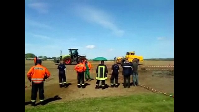 Тракторы, кто сильнее- Кировец К-700А vs Claas Xerion