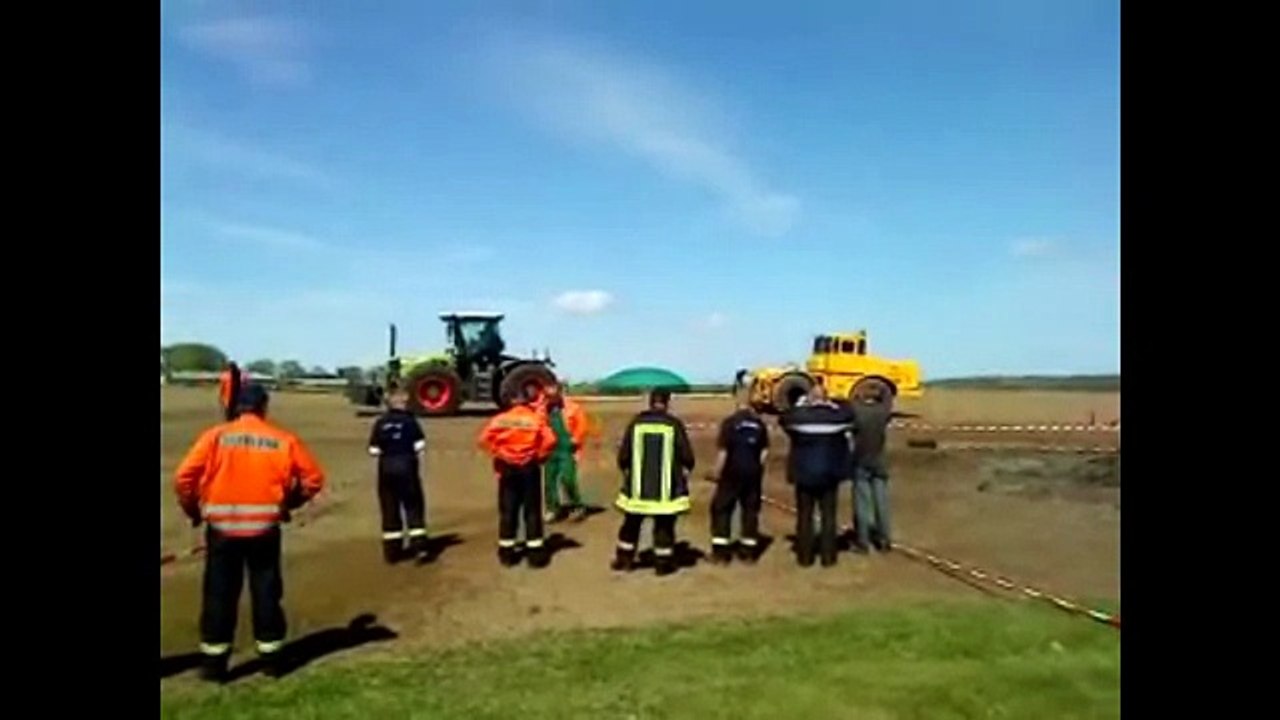 Тракторы, кто сильнее- Кировец К-700А vs Claas Xerion