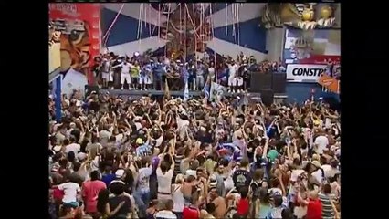 Império de Casa Verde comemora título de campeã do Carnaval