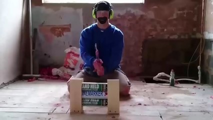 DIVERSIÓN EN EL TRABAJO CON ESPUMA DE POLIURETANO (720p)