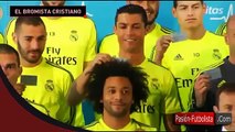 (Funny)Cristiano Ronaldo tries to balance card in Marcelo’s hair at sponsor event