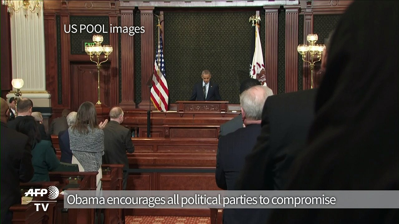 Obama encourages political parties to compromise
