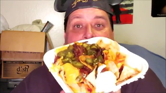 Green Burrito@ Carls Jr.® BBQ Brisket Nachos REVIEW!