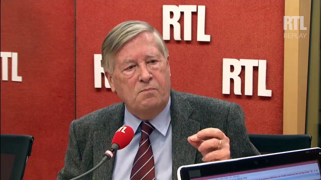 Le oui de l'assemblée : la peur de l'opinion plus forte que les scrupules juridiques , Alain Duhamel