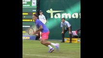 Roger Federer Behind The Back Trick Shot, so easy ! (Halle Open 2015 Federer vs Kohlschrei