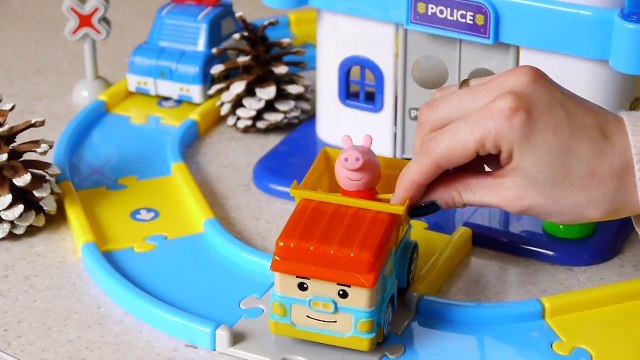 Розвиваючі мультфільми для дітей від 2 років українською. Свинка Пеппа з грузовичком їде по ялинку