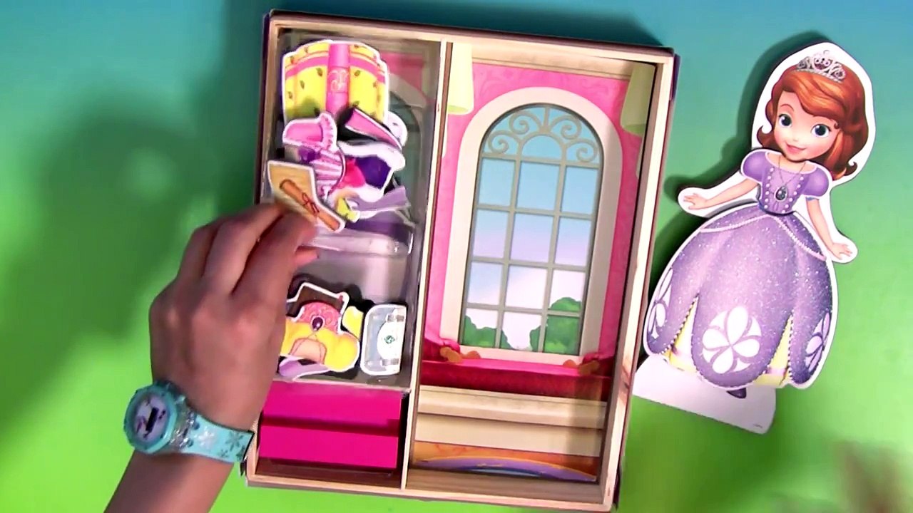 Sofia Dress-up Wooden Magnetic Fashion Dolls 25 Mix and Match Dresses - Princesa Muñeca de madera