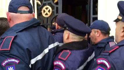 AK perplaset me policine