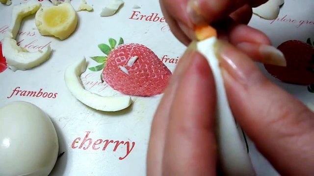 Лебедь из яйца. Карвинг из яйца. Украшения из яйца