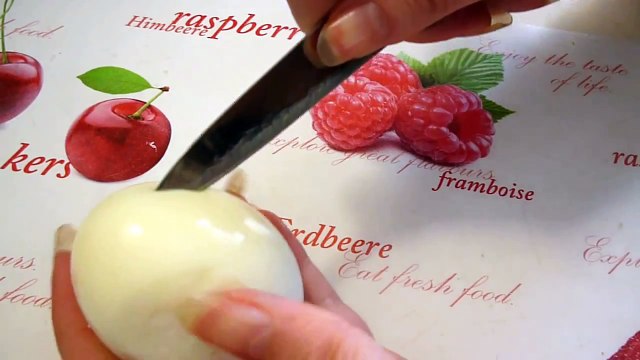 Цветок из яйца. Украшения из продуктов. Как красиво нарезать яйцо!