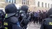 Demos in Leipzig: Polizei setzt Tränengas gegen Gegendemonstranten ein, 12.12.2015