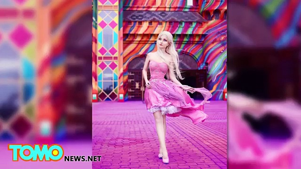 Brazilian Barbie doll_ Elsa lookalike claims her 20-inch waist, 32F boobs are natural - TomoNews