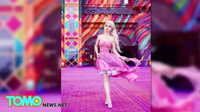 Brazilian Barbie doll_ Elsa lookalike claims her 20-inch waist, 32F boobs are natural - TomoNews