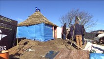 Migrants de Calais : démontage de la maison bleue d'Alpha