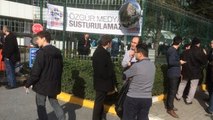 Zaman Gazetesi Önünde Kayyum Önlemi! Kapıyı Zincirlediler