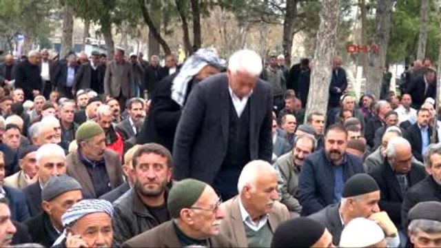 Diyarbakır Hdp Eş Genel Başkanı Demirtaş Cuma Namazını Diyarbakır'da Kıldı-detaylar