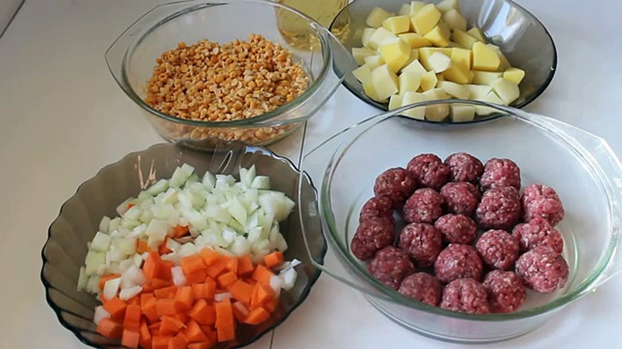 Гороховый суп с фрикадельками в мультиварке Редмонд