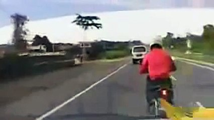 Begal Motor Kabur DItabrak Sama Mobil