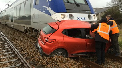 Une voiture percutée par le Ter à la gare de la GOUESNIERE