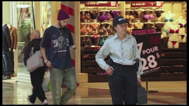 Pepper-Spraying Cops !