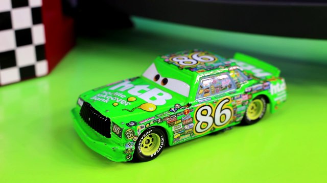 Disney Pixar Cars Lightning Fast Speedway Track Set With Lightning McQueen Smash And Crash Racers