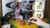 Disney Pixar Cars Lightning McQueen & Mater Visit a Haunted House for Halloween!